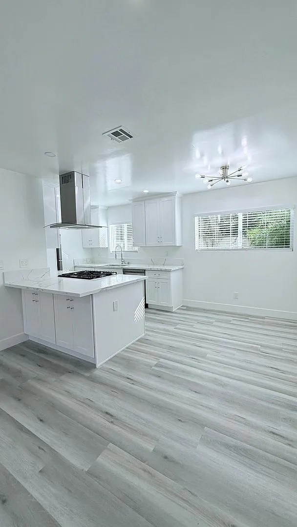 12656 Burbank — Photo 3