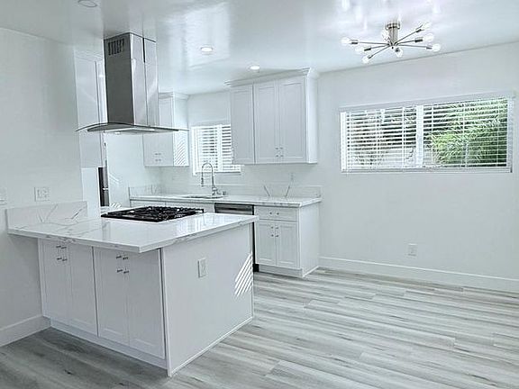 3rd image of 12656 Burbank Blvd APT 8