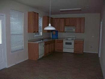 4th image of 405 Mossy Rock Dr