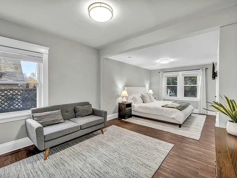 1339 W 61st St — Photo 31