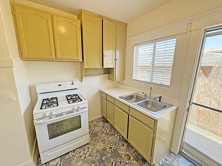 577 Walnut Ave #G — Photo 12