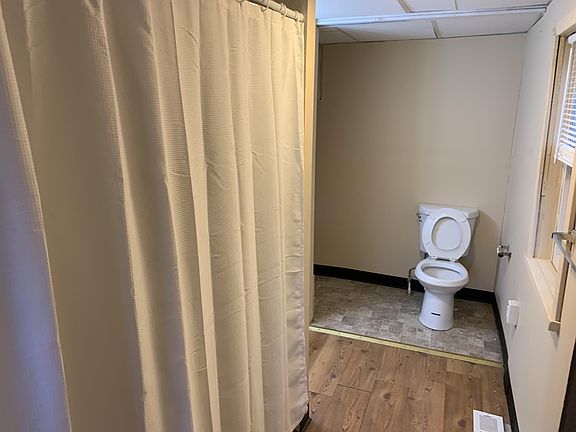 5th image of 617 Belmont St #1