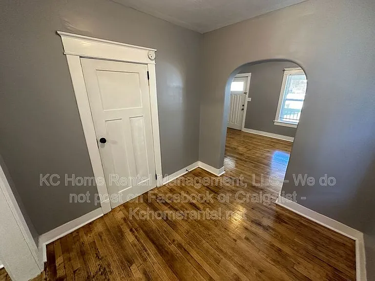 5233 E 6th St #1 — Photo 16