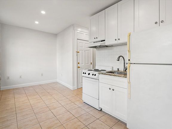 4th image of 19 Harris St #4