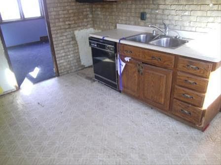 2nd image of 829 W Eden Pl