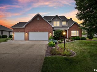 1210 Weatherspoon Dr, Morton, IL
