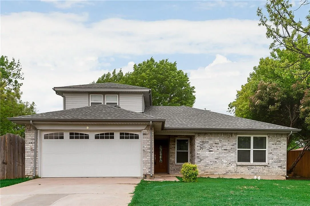 4 bed, 2243 sqft, $2,600 — Photo 3