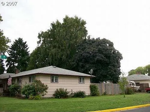 2096 Grove St photo 1