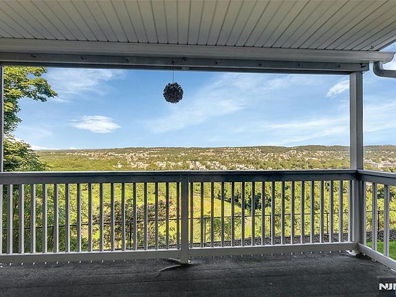 2nd image of 15 Crystal Ln #307