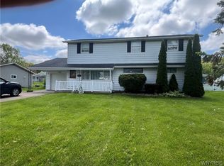 7423 Sunnydale Dr, Niagara Falls, NY 14304