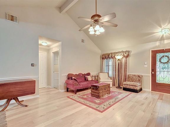 3rd image of 5709 Village Way Dr