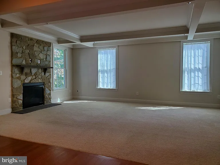 411 Greenebaum Ln — Photo 9