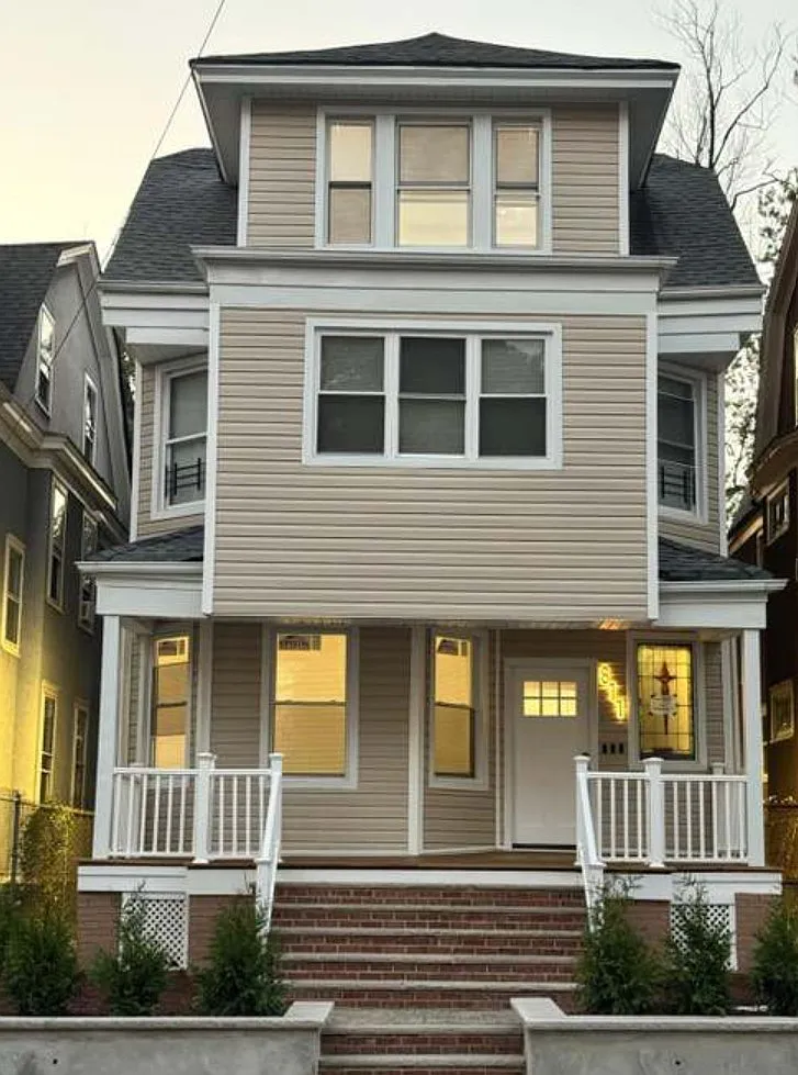 3 bed, 1145 sqft, $2,300 — Photo 1