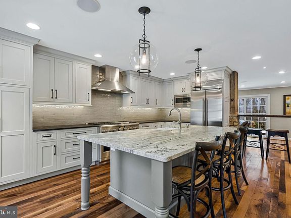 2nd image of 10912 Hunt Club Rd