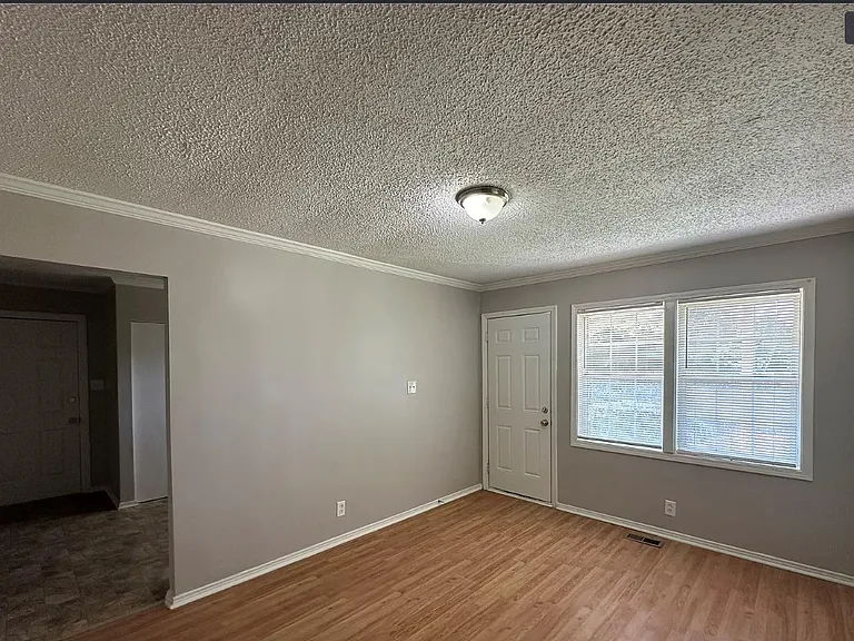 136 Melba Ave SW — Photo 2