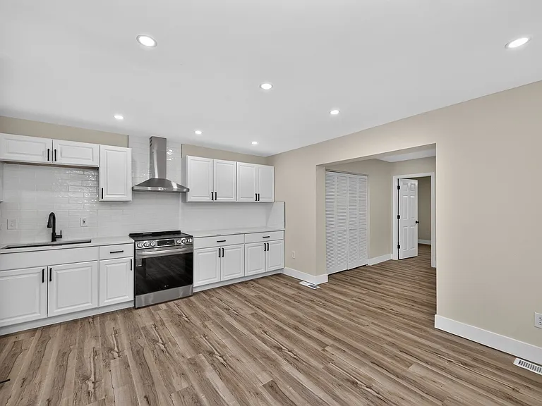 861 W Galbraith Rd — Photo 9