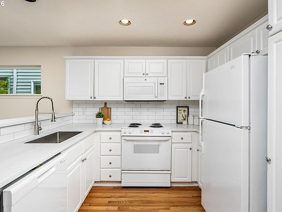 3rd image of 1277 NE Kinney St