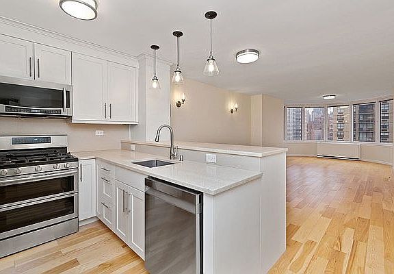 3rd image of 330 E 38th St APT 28G