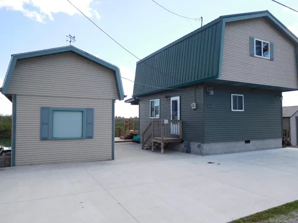 8235 Anchor Bay Dr, Clay, MI 48001