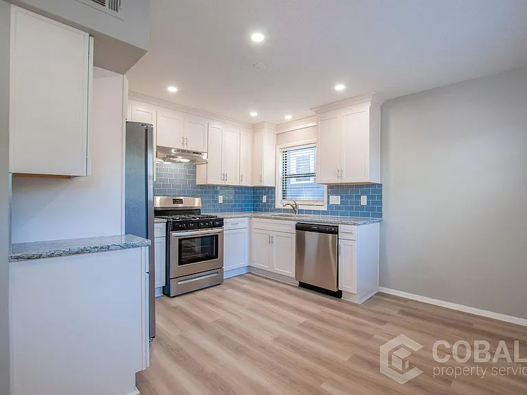 886 Saint Charles Ave NE #2 — Photo 5