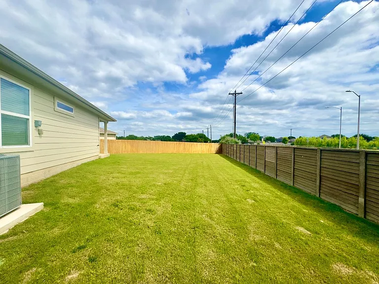 413 Abbey Ln — Photo 18