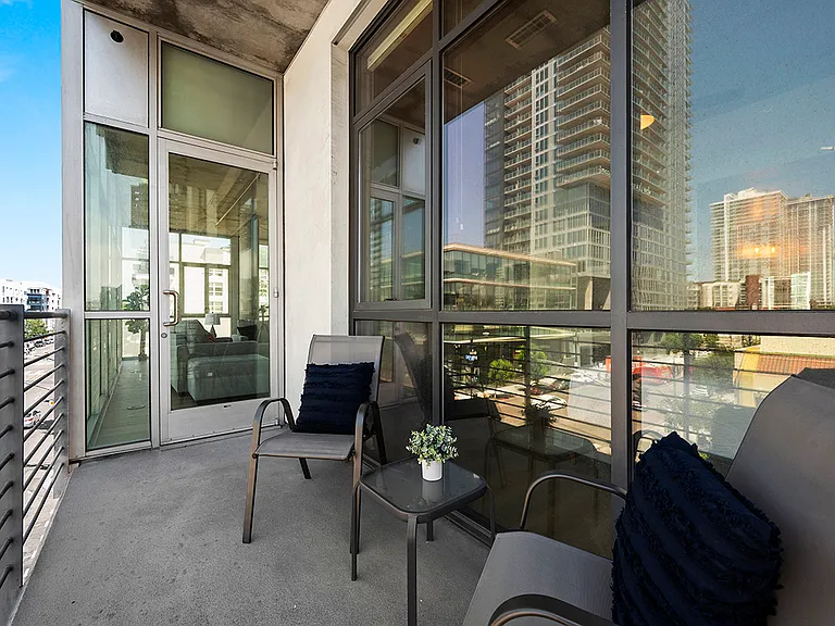 527 10th Ave #407 — Photo 5
