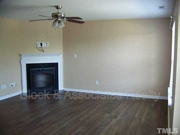 3rd image of 386 New Castle Ln
