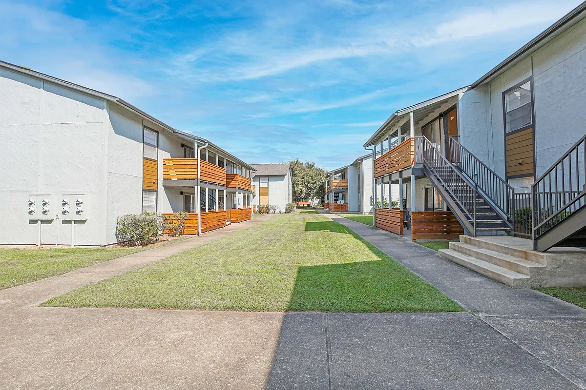 Building Photo - The Marq