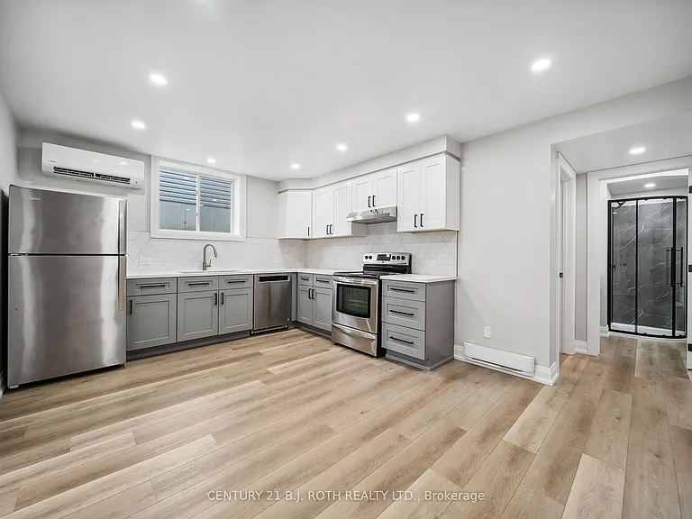 14 Christine Pl #LOWER — Photo 2
