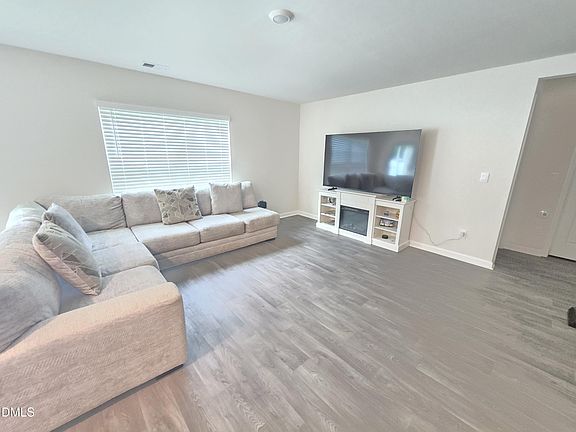 3rd image of 120 Leven Dr