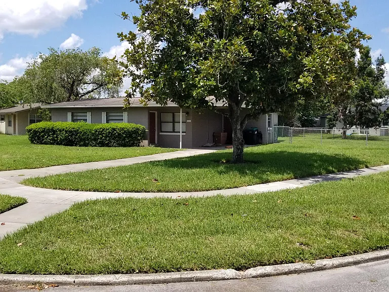 5113 Cliveden Dr — Photo 2