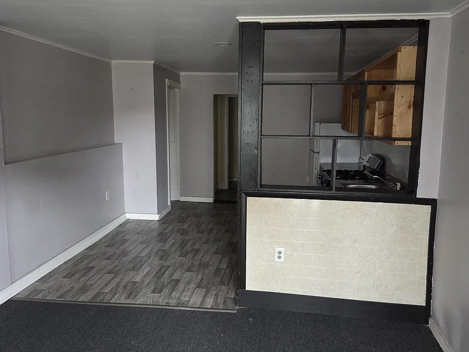 136 Lester Ave #1