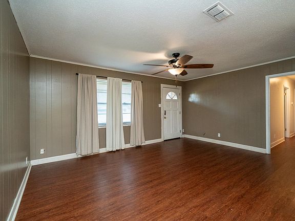 4th image of 1301 Nelwyn Ave