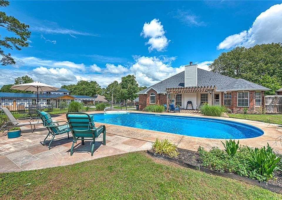 1st image of 2046 Pine Woods Rd