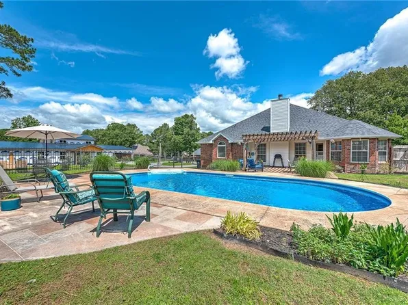 2046 Pine Woods Rd, Springdale, AR 72762