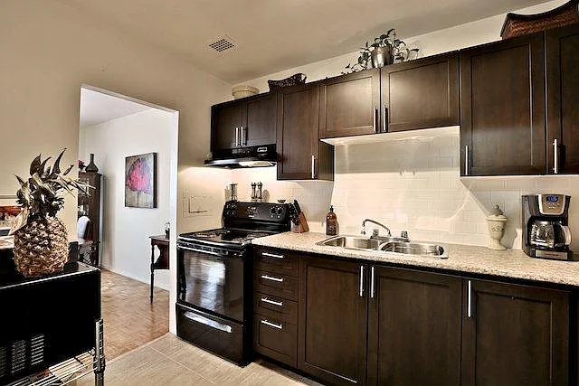11 Shallmar Boulevard Toronto — Photo 4