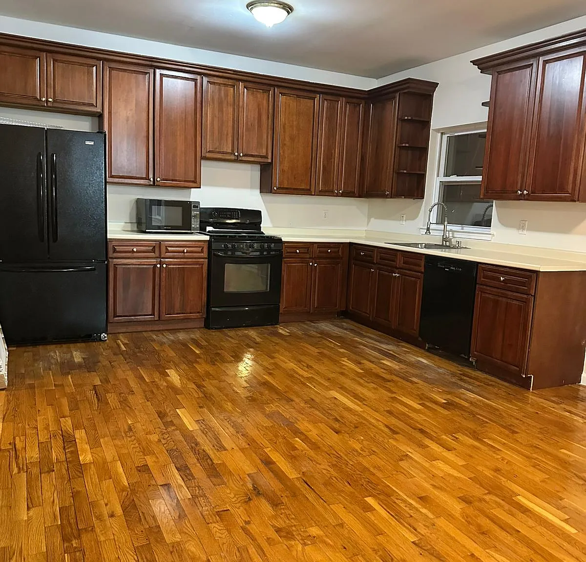 4 bed, 2216 sqft, $2,850 — Photo 1