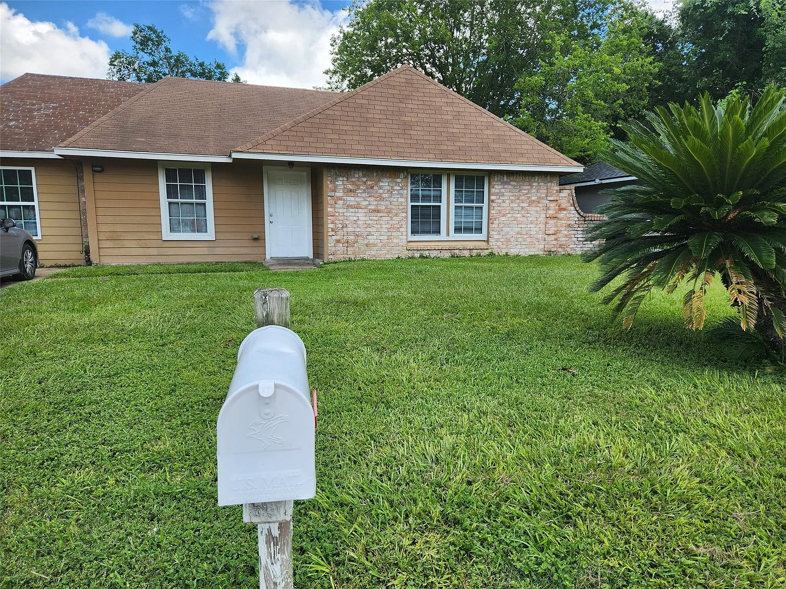5 bed, 1.5 bath, 1275 sqft, $1,750 — Photo 1