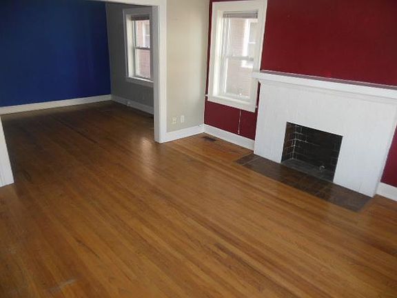 3rd image of 305 E 43rd St #43