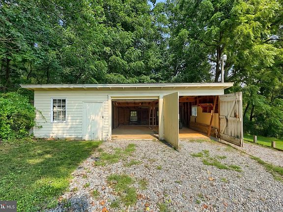 5th image of 454 Rockville Rd