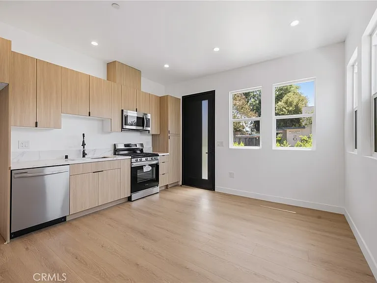 7647 1/2 Melvin Ave — Photo 8