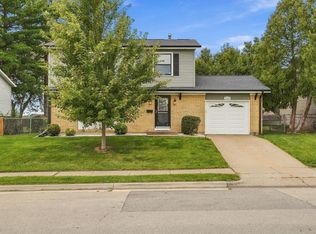 2225 Saint John Dr, Dubuque, IA 52002