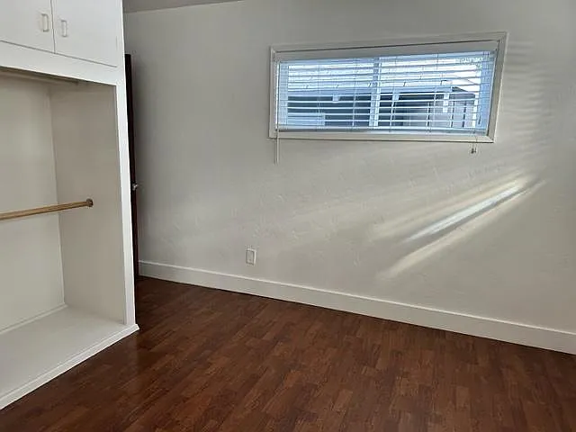 236 W East St W — Photo 10