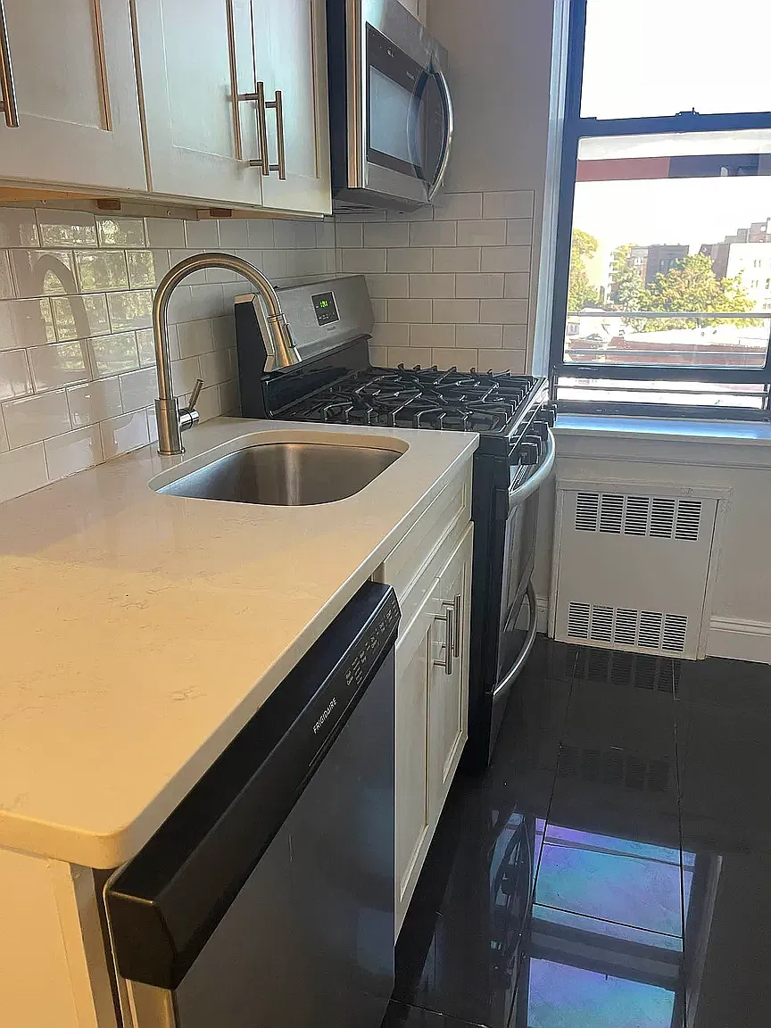 141-30 Pershing Crescent — Photo 3