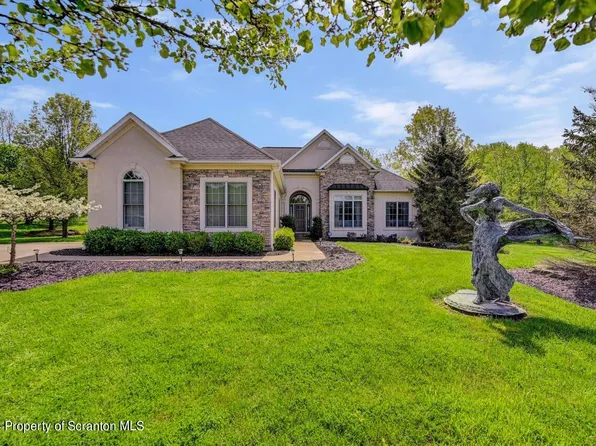 1020 Summerfield Dr, Dalton, PA 18414