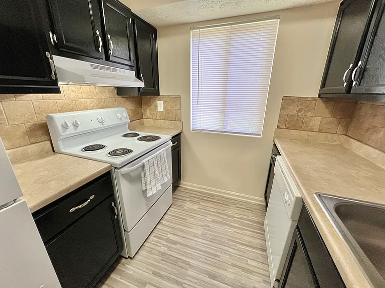 Glenview Apartments — Photo 76