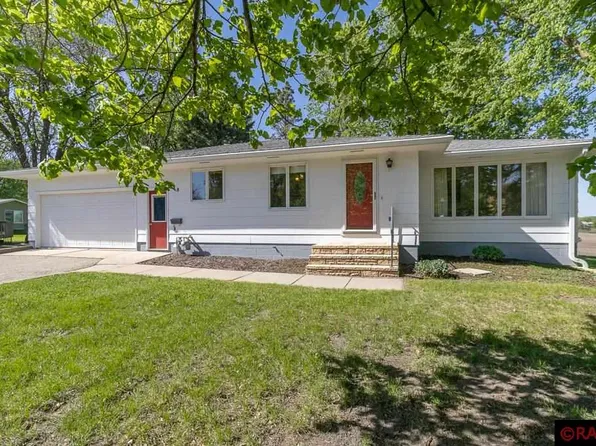 468 E Washington St, Le Center, MN 56057