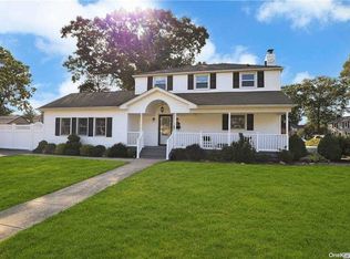 79 Crest Rd W, North Merrick, NY 11566