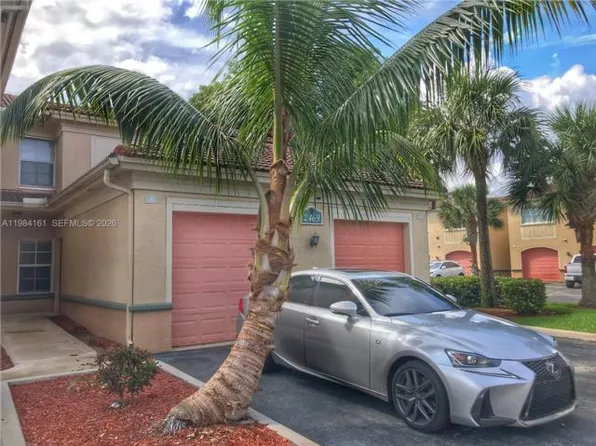 2469 Centergate Dr, Miramar, FL