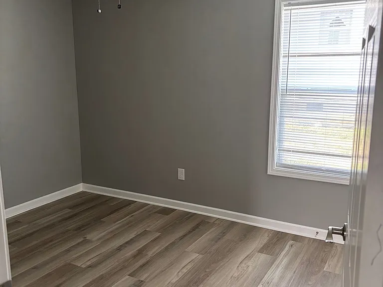 332 W Edmunds St — Photo 9